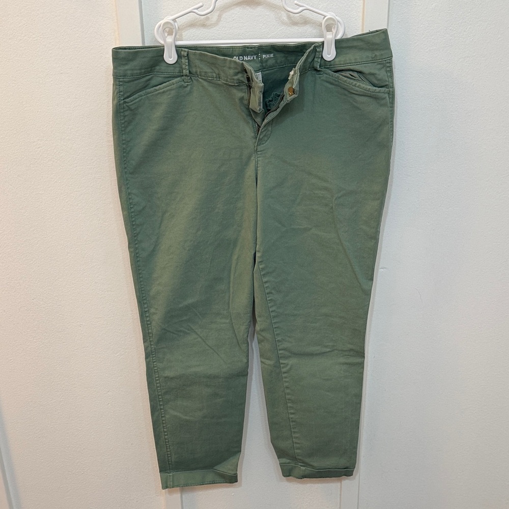 Old Navy Olive Cropped Pixie Pants - image 1